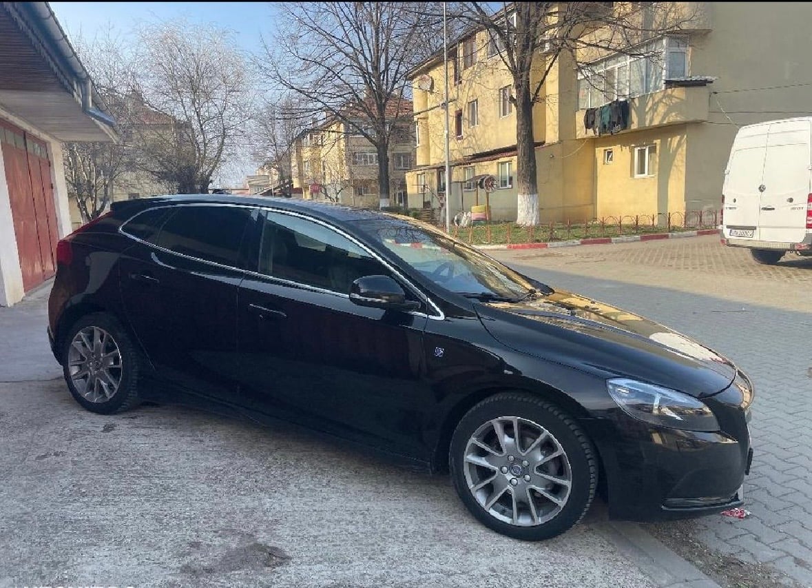 VOLVO V40 2016 — imagine 1