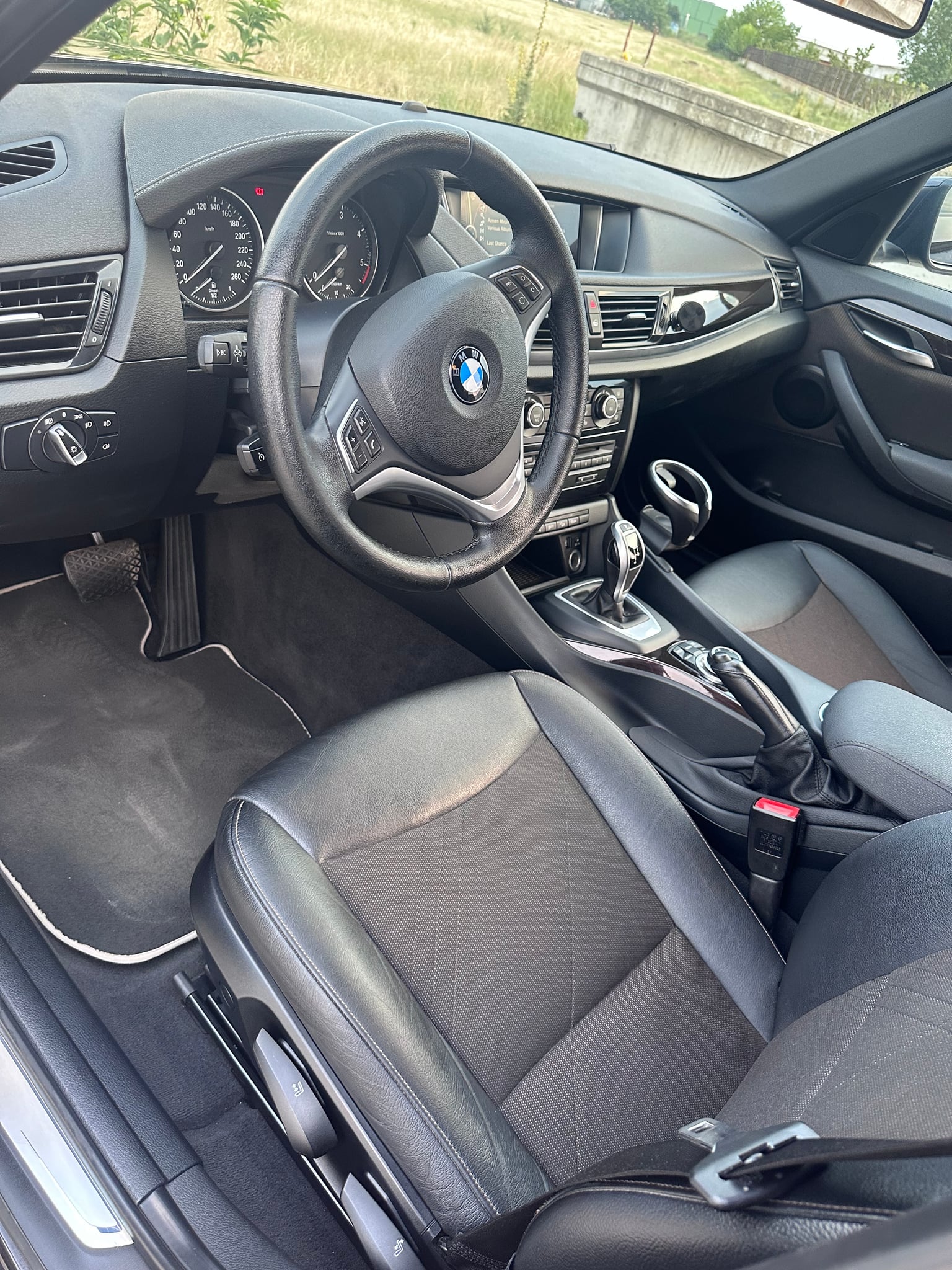 BMW X1 2014 — imagine 10