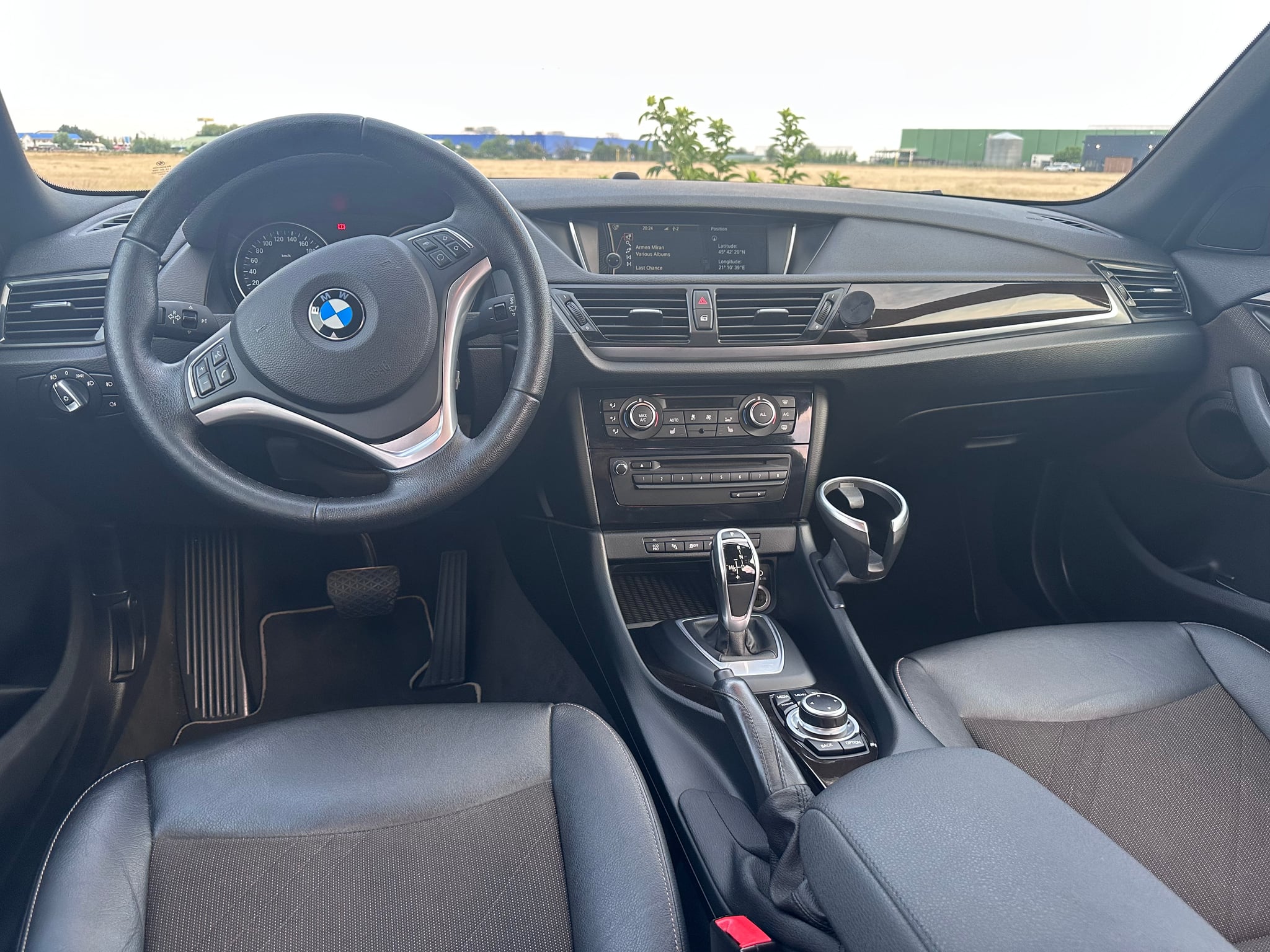 BMW X1 2014 — imagine 8