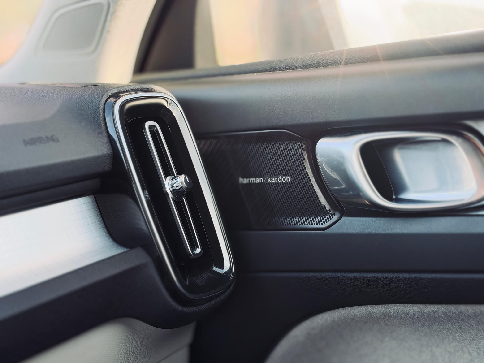 VOLVO XC40 2019 — imagine 13