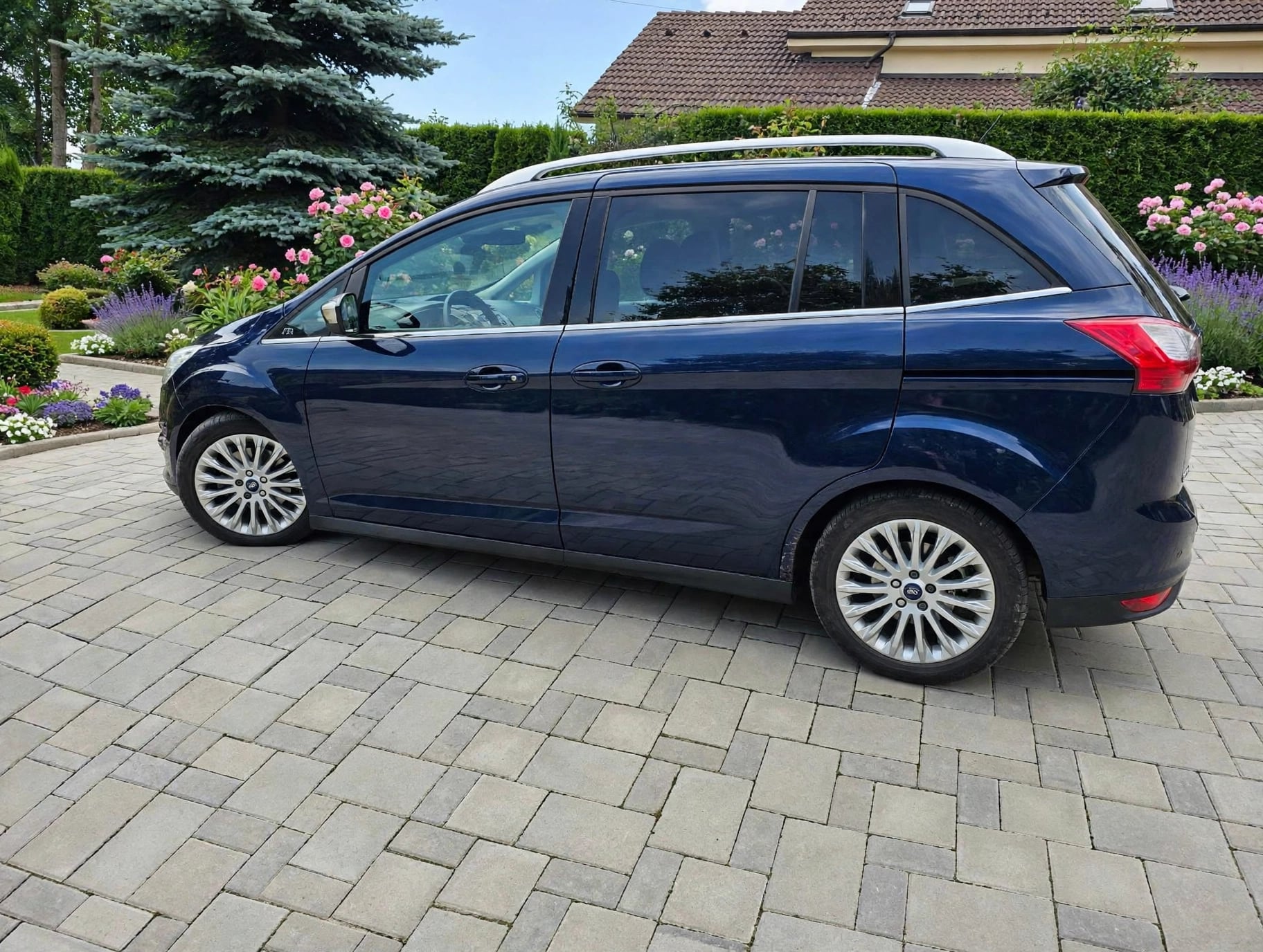 FORD Grand C-MAX 2011 — imagine 3