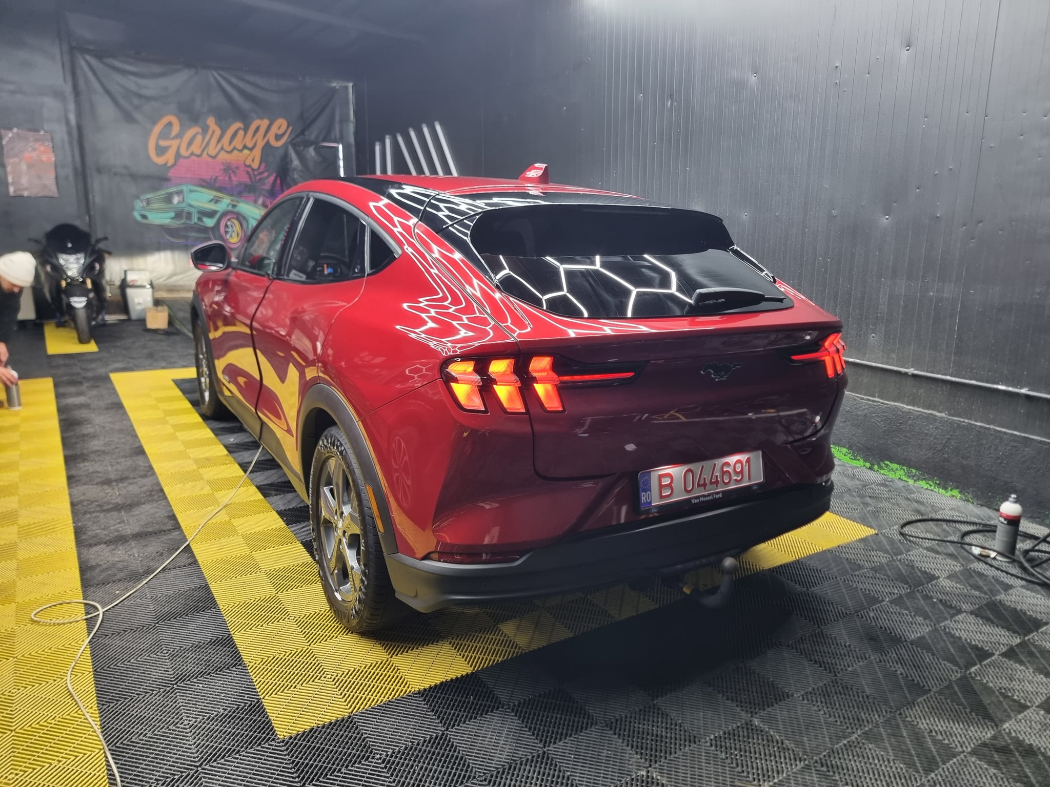 FORD Mustang Mach-E 2021 — imagine 2