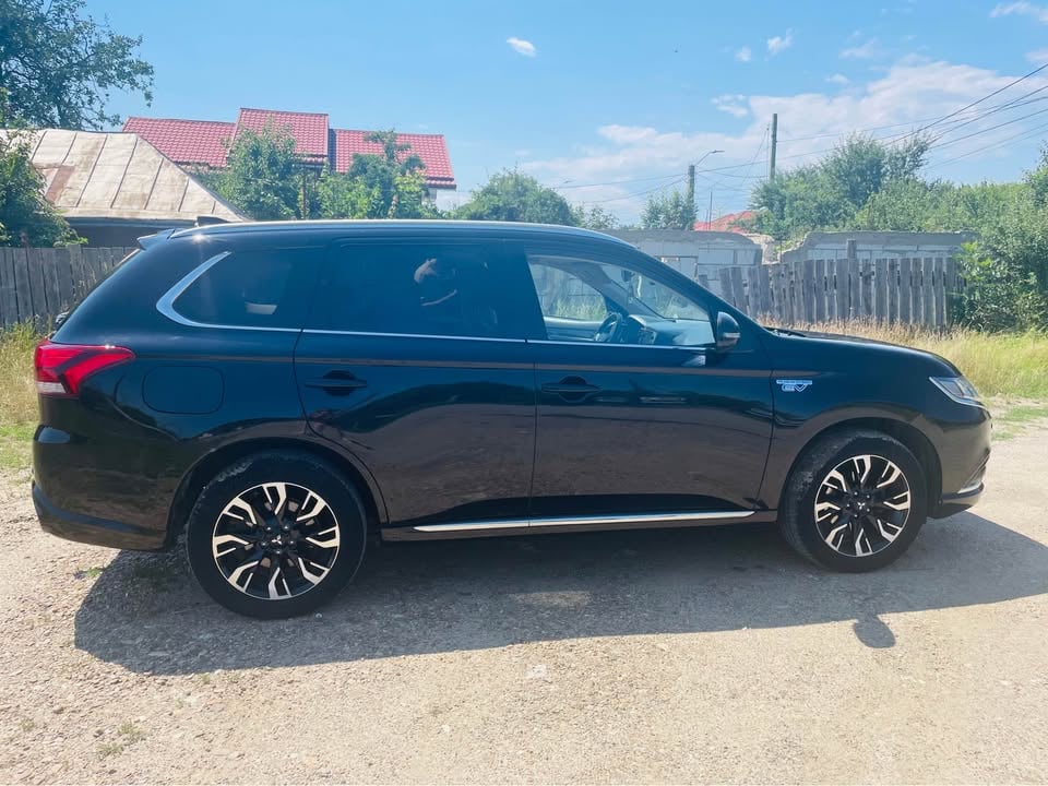 MITSUBISHI Outlander 2016 — imagine 9
