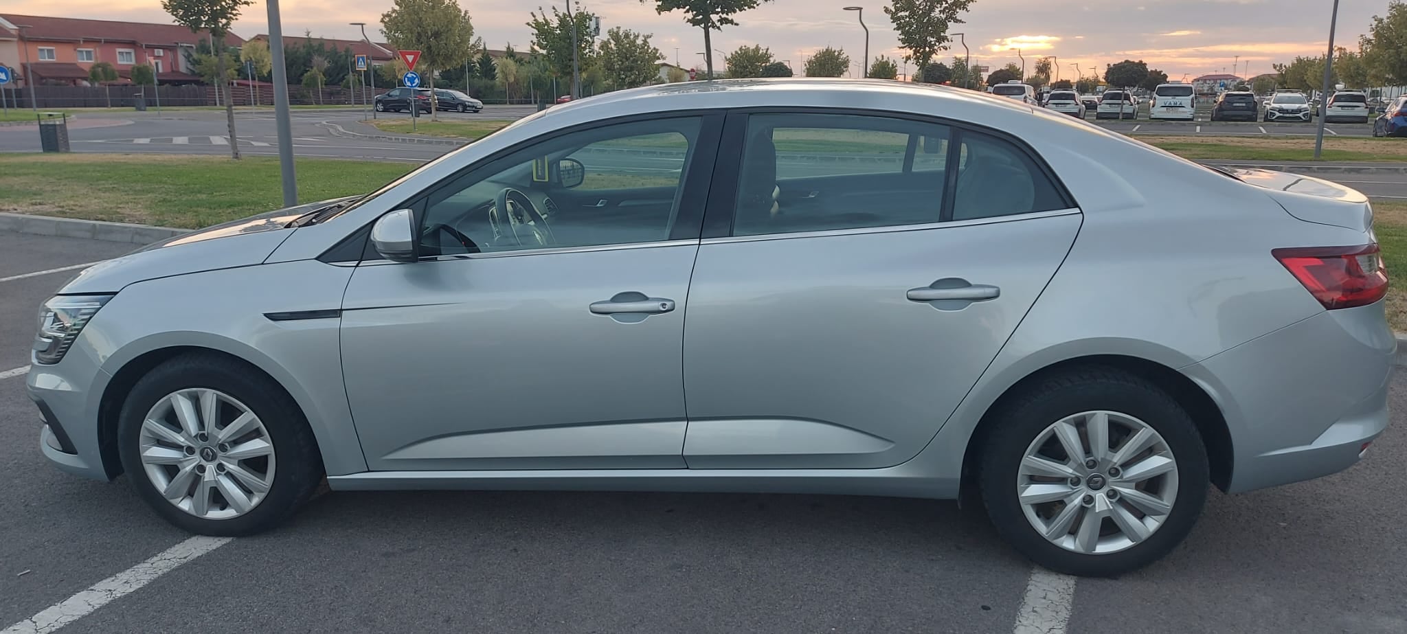 RENAULT Megane 2021 — imagine 11